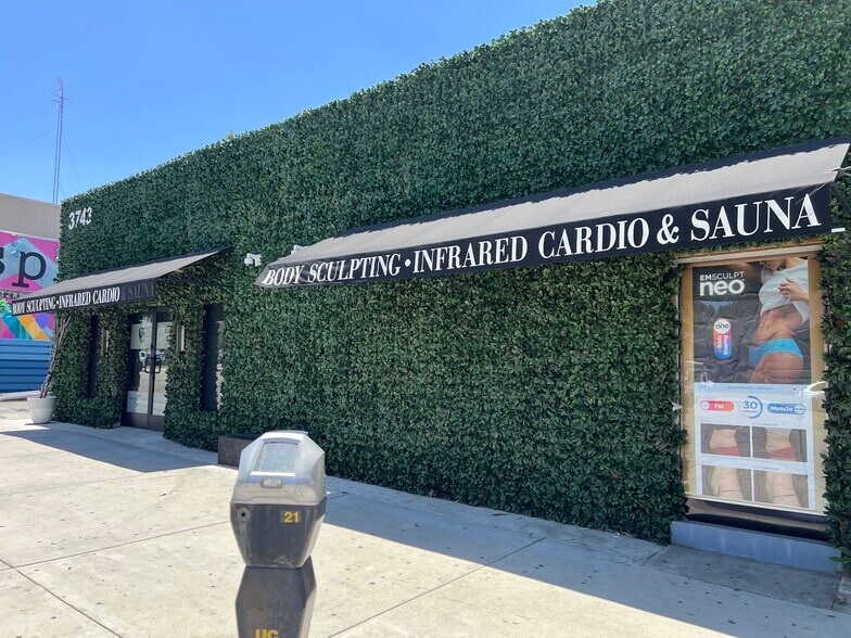 3743 Cahuenga Blvd, Studio City, CA à louer - Photo de l’immeuble – Image 2 sur 20