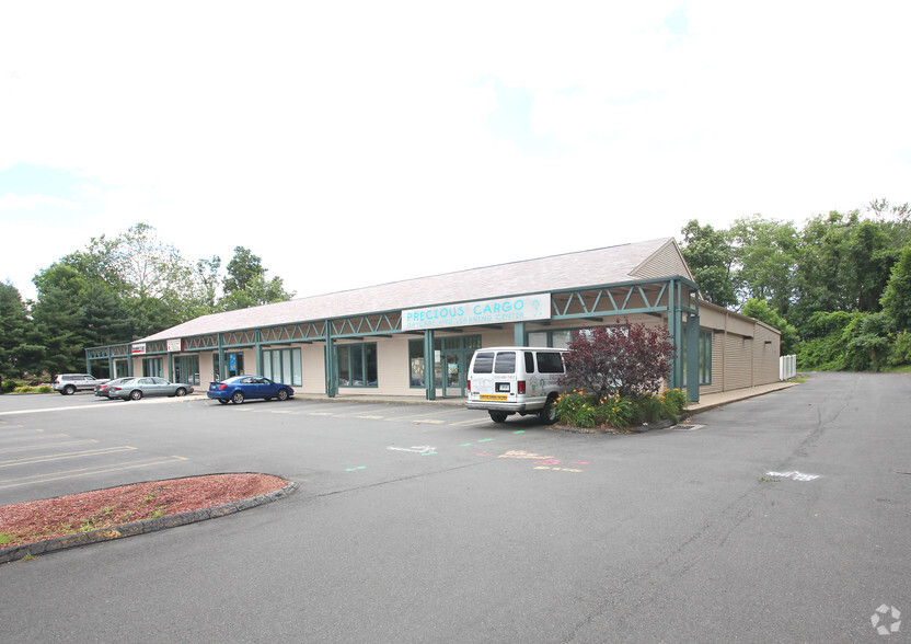 251 W Main St, Branford, CT à louer - Photo principale – Image 1 sur 2