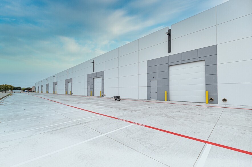 8480 Esters Blvd, Irving, TX à louer - Photo de l’immeuble – Image 3 sur 8