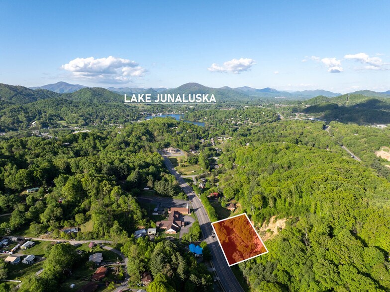 99999 Russ Ave, Waynesville, NC à vendre - Photo de l’immeuble – Image 2 sur 11