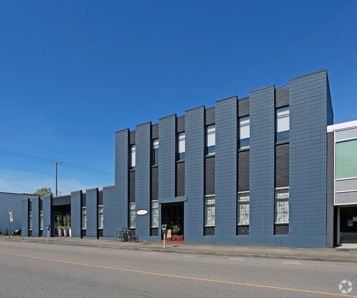1545 W 3rd Ave, Vancouver, BC à louer - Photo de l’immeuble – Image 3 sur 8