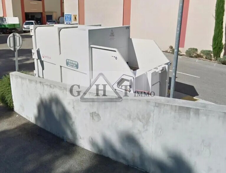 Industriel/Logistique dans Antibes à louer - Photo de l’immeuble – Image 3 sur 3