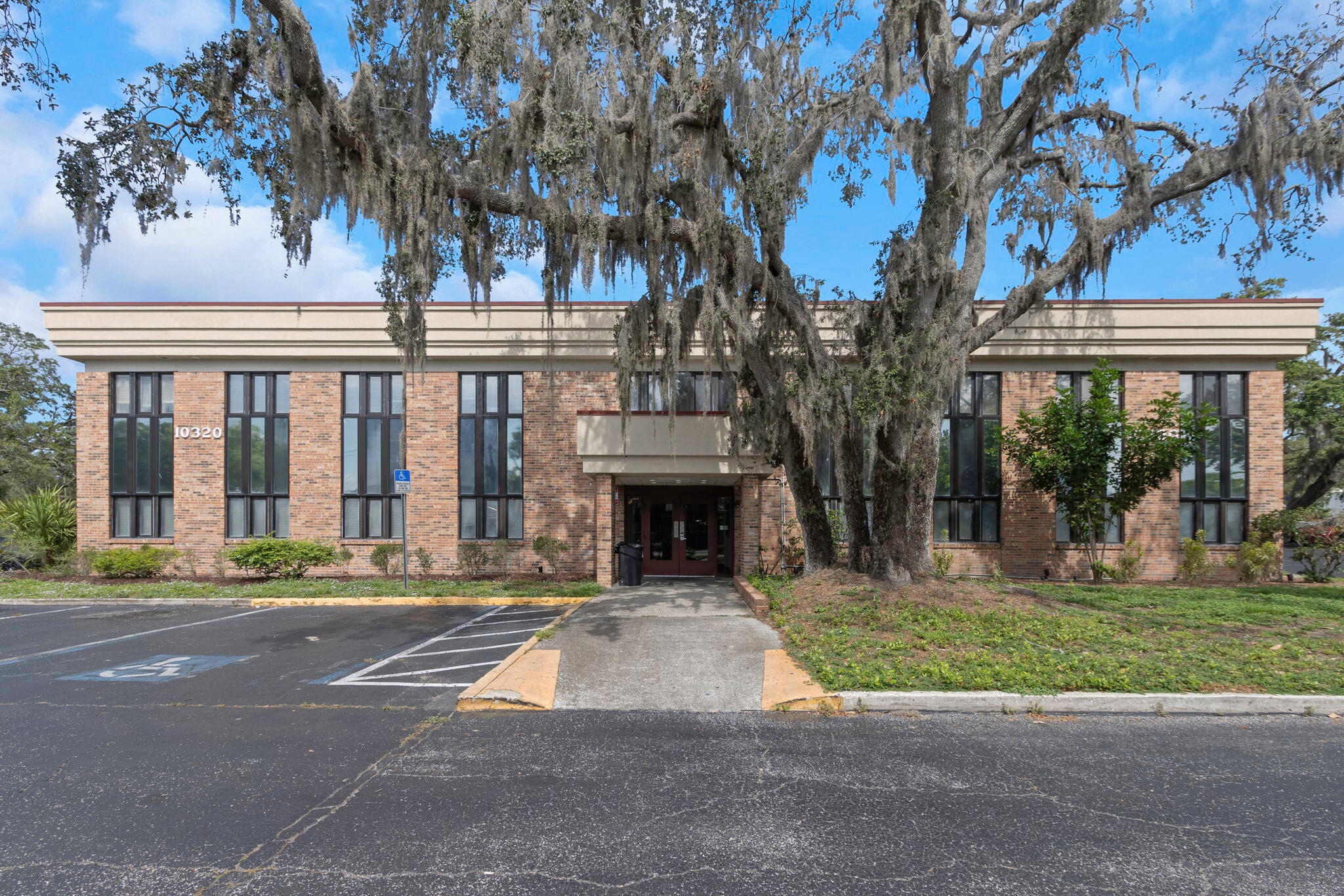 10320 N 56th St, Temple Terrace, FL à louer Photo de l’immeuble– Image 1 sur 53