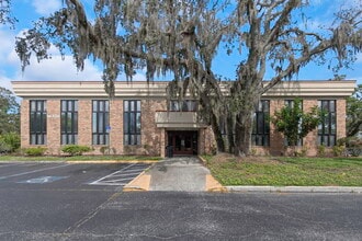 10320 N 56th St, Temple Terrace, FL à louer Photo de l’immeuble– Image 1 sur 53