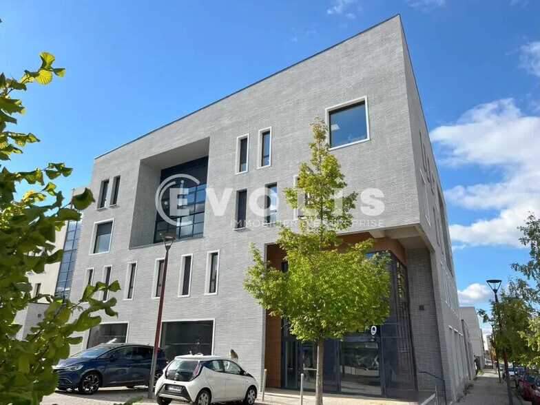 Local commercial dans Amiens à louer - Photo de l’immeuble – Image 1 sur 7