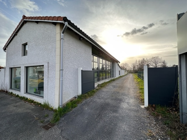 Local commercial dans Feurs à vendre - Photo de l’immeuble – Image 2 sur 5