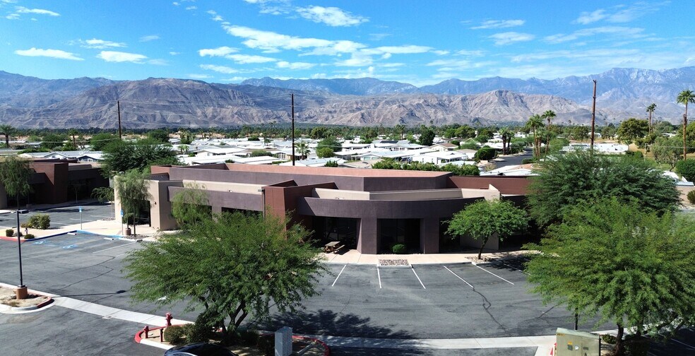 39810 Portola Ave, Palm Desert, CA à louer - Photo de l’immeuble – Image 2 sur 26
