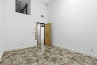6949 La Tijera Blvd, Los Angeles, CA à louer Photo intérieure– Image 1 sur 9