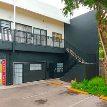 2100 NW 22nd Ct, Miami, FL à louer Photo de l’immeuble– Image 1 sur 6