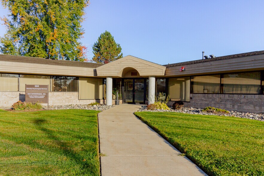 504 S Creyts Rd, Lansing, MI à louer - Photo principale – Image 1 sur 3