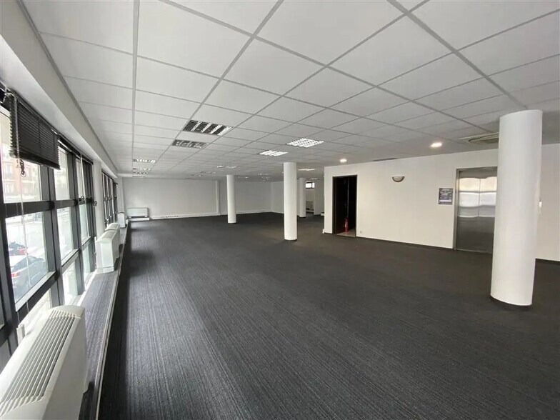 Bureau dans Asnières-sur-Seine à louer - Photo de l’immeuble – Image 3 sur 9