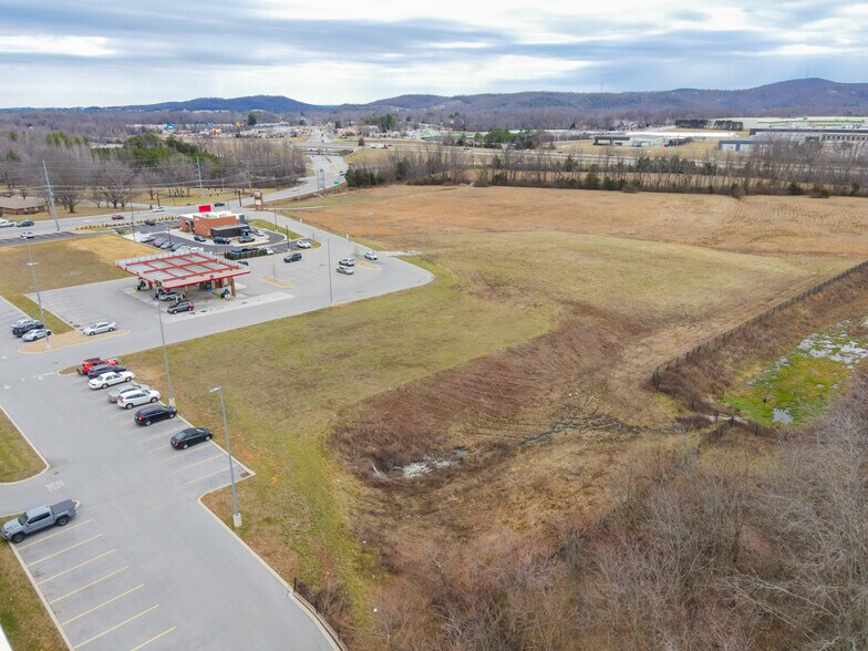 E 10TH st, Cookeville, TN à vendre - Photo de l’immeuble – Image 2 sur 8
