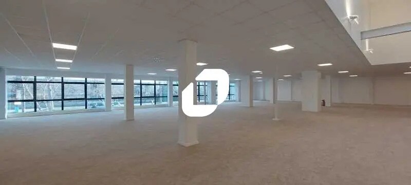 Bureau dans Saint-Denis à louer - Photo de l’immeuble – Image 3 sur 15