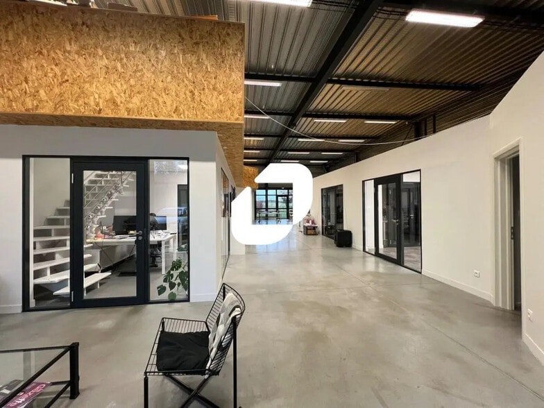 Local d’activités dans Ennevelin à louer - Photo intérieure – Image 2 sur 4