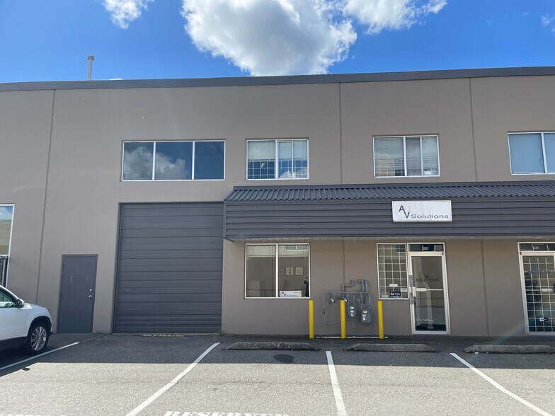 12448 82nd Ave, Surrey, BC à louer - Photo de l’immeuble – Image 2 sur 5