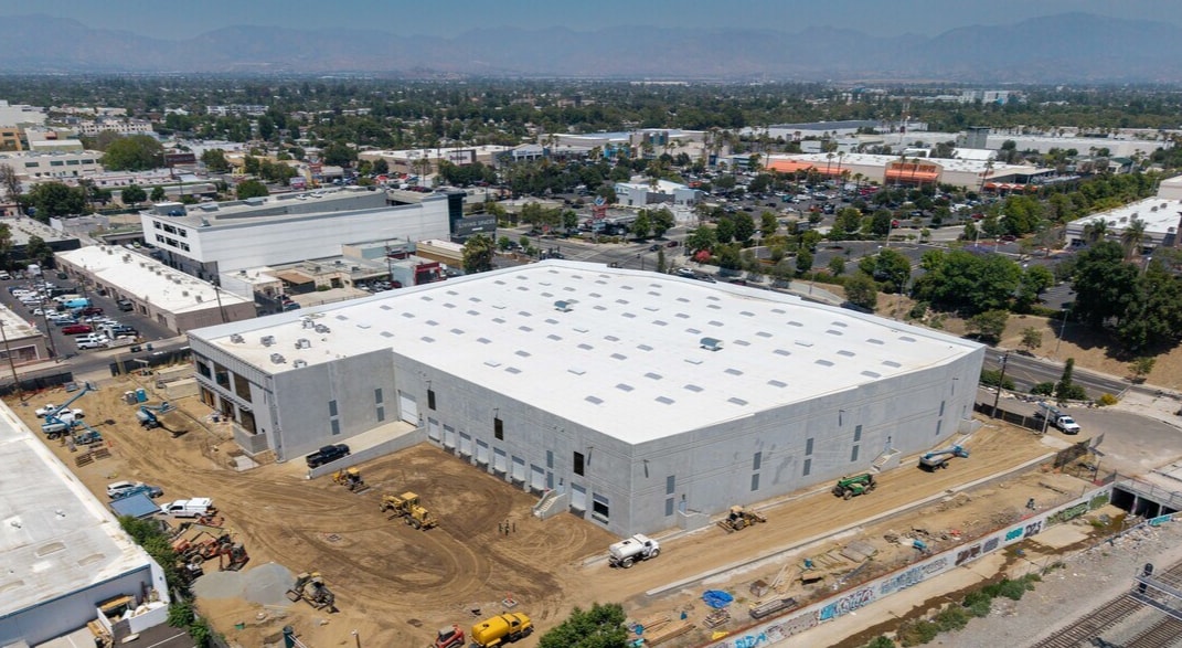 7815 Van Nuys Blvd, Panorama City, CA à louer Photo de la construction– Image 1 sur 3