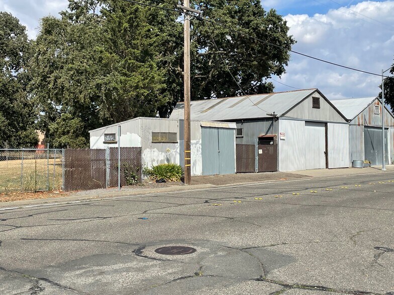 21 Frances St, Santa Rosa, CA à louer - Photo de l’immeuble – Image 2 sur 2