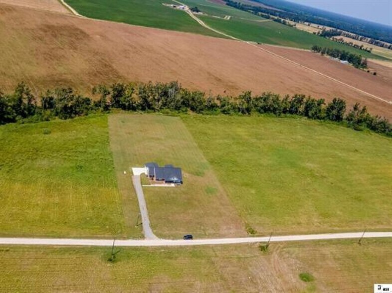 24 Steep Dr. portefeuille de 1 biens à vendre sur LoopNet.fr - Photo de l’immeuble – Image 3 sur 5