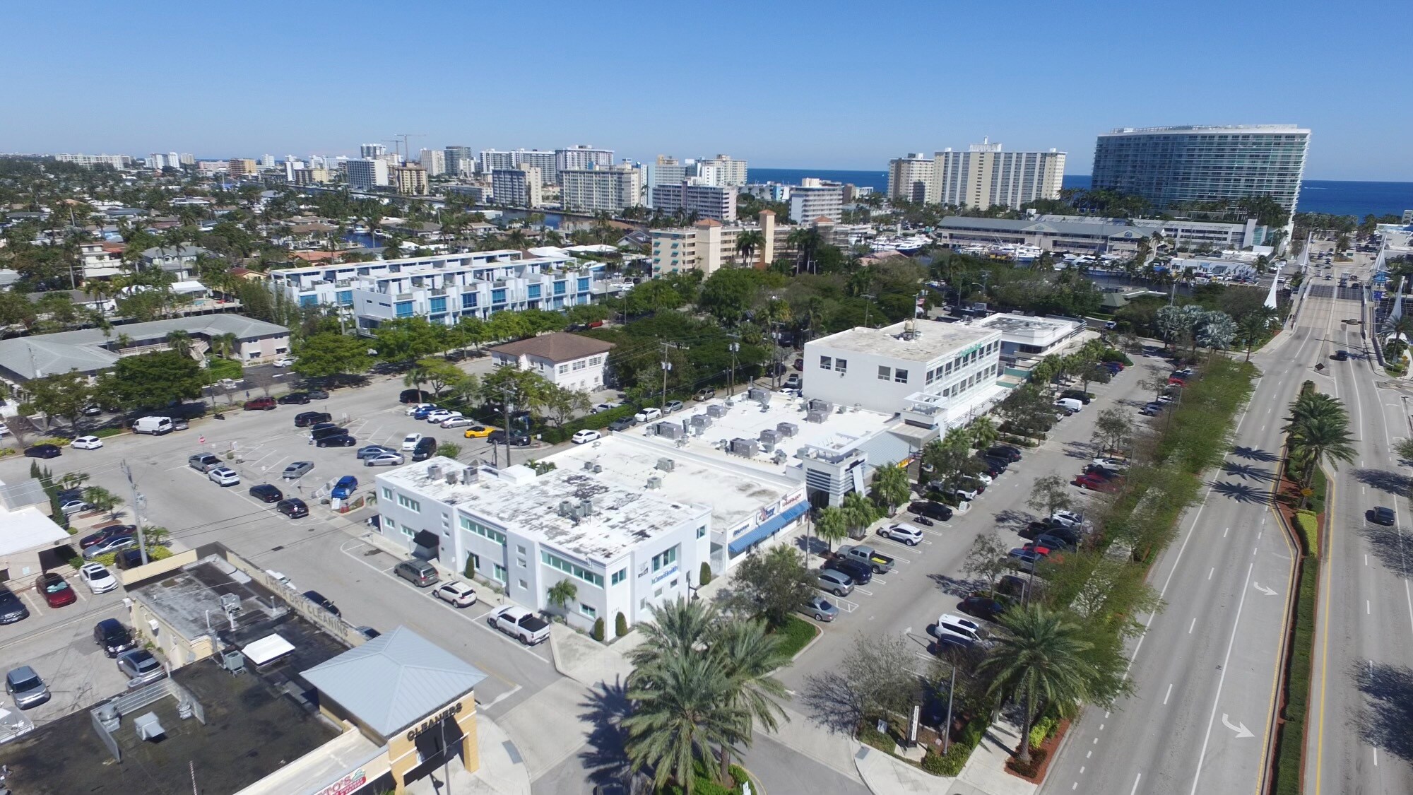 2701 E Atlantic Blvd, Pompano Beach, FL à louer Photo de l’immeuble– Image 1 sur 21
