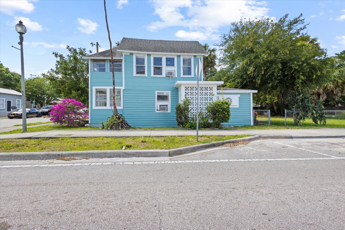 700 Boston Ave, Fort Pierce, FL à vendre Photo principale– Image 1 sur 9