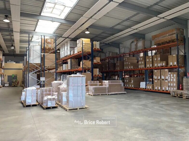 Bureau dans Pommiers à louer - Photo de l’immeuble – Image 3 sur 23