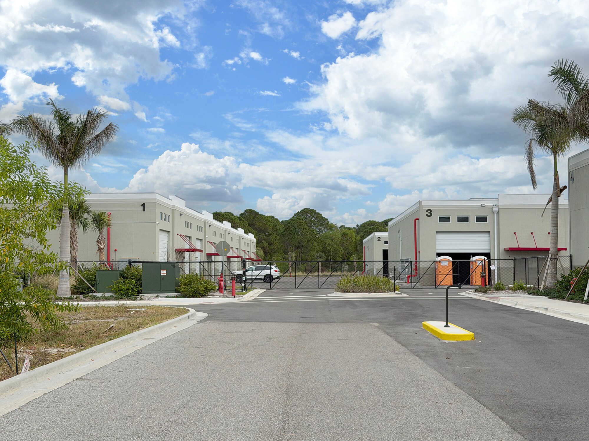7040 SE Federal Hwy, Hobe Sound, FL à vendre Photo de l’immeuble– Image 1 sur 10
