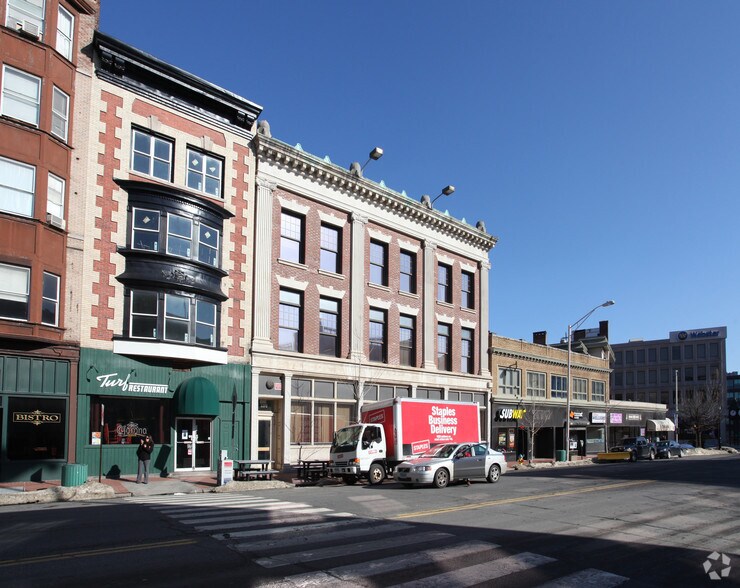 132 Grand St, Waterbury, CT à louer - Photo principale – Image 1 sur 12