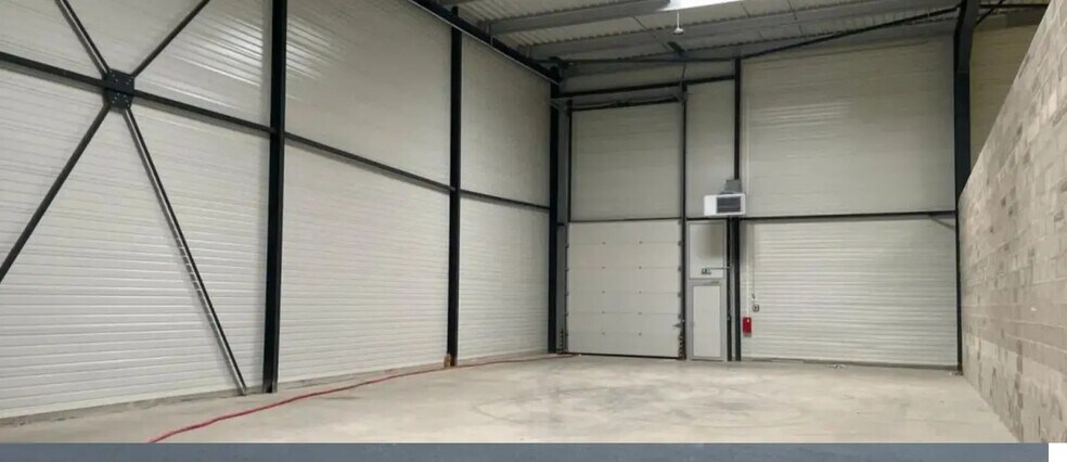 Local d'activités dans Moissy-Cramayel à vendre - Photo de l’immeuble – Image 2 sur 5