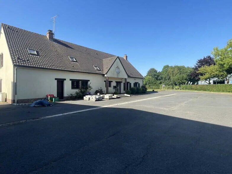 Local commercial dans Novillers à vendre - Photo de l’immeuble – Image 1 sur 10