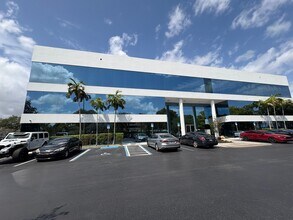1000 NW 65th St, Fort Lauderdale, FL à louer Photo de l’immeuble– Image 1 sur 18