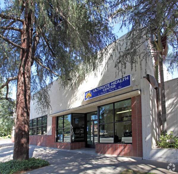 10734 White Oak Ave, Granada Hills, CA à vendre - Photo de l’immeuble – Image 2 sur 3
