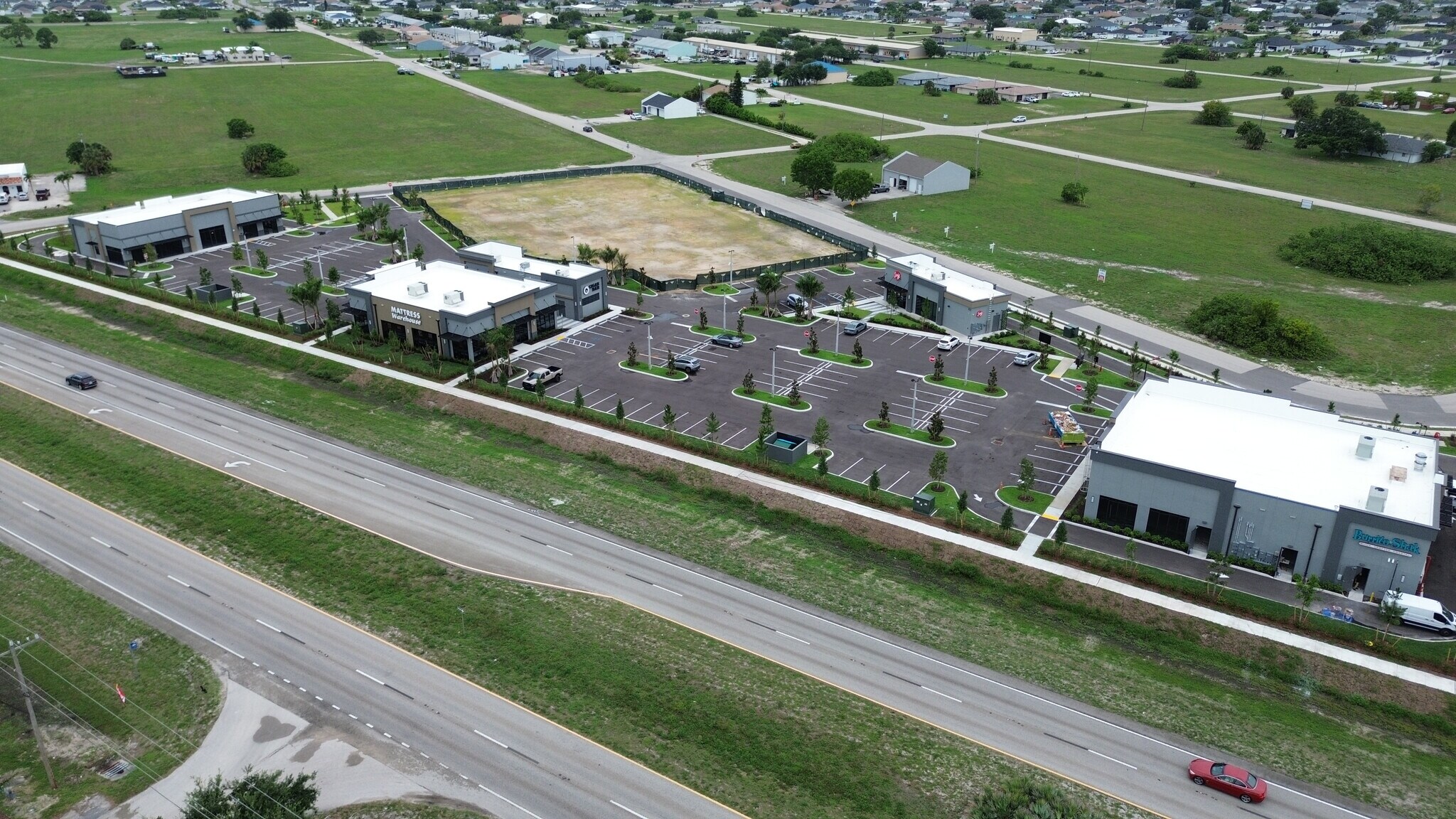 1203-1211 NE Pine Island Ln, Cape Coral, FL à louer Photo de l’immeuble– Image 1 sur 18