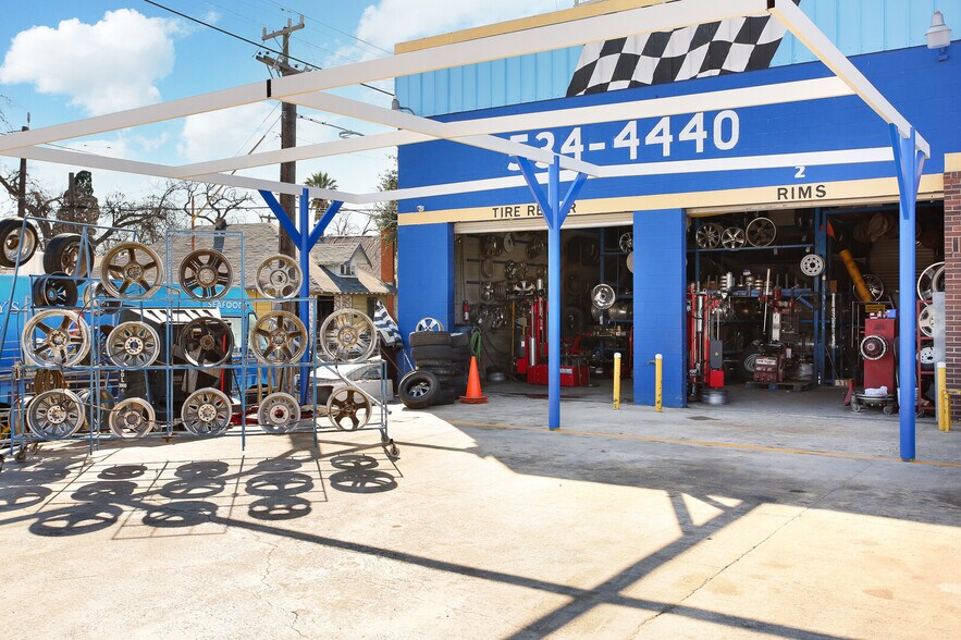 Rodriguez Tire Shop portefeuille de 2 biens à vendre sur LoopNet.fr - Photo de l’immeuble – Image 3 sur 20