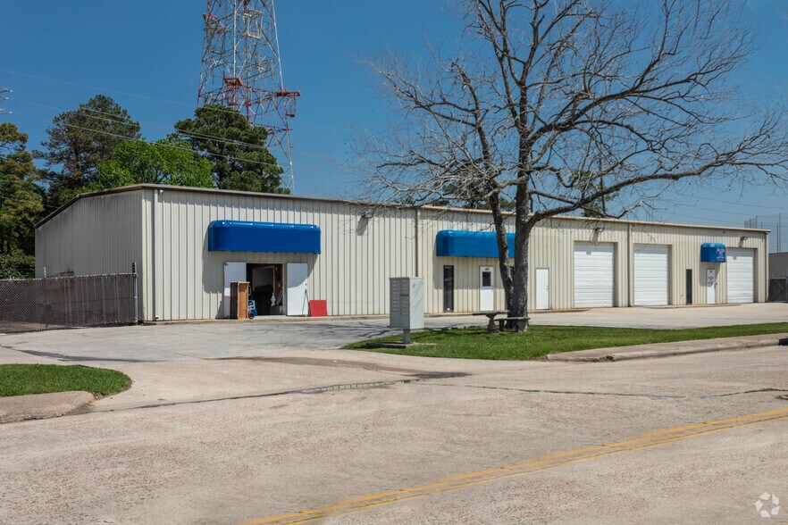 132 Magic Oaks Ct, Spring, TX à louer - Photo de l’immeuble – Image 3 sur 6