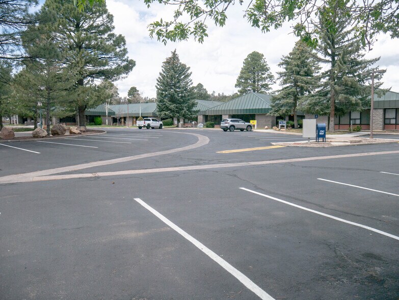 1515 E Cedar Ave, Flagstaff, AZ à louer - Photo de l’immeuble – Image 2 sur 11