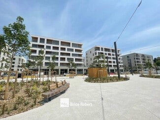 Plus de détails pour Place Jean Raby, Bron - Local commercial à vendre