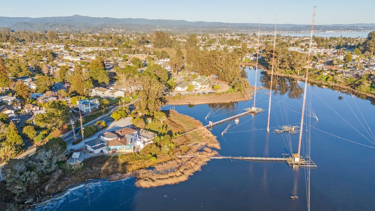 2300 Portola Dr, Santa Cruz, CA à vendre Photo principale– Image 1 sur 23