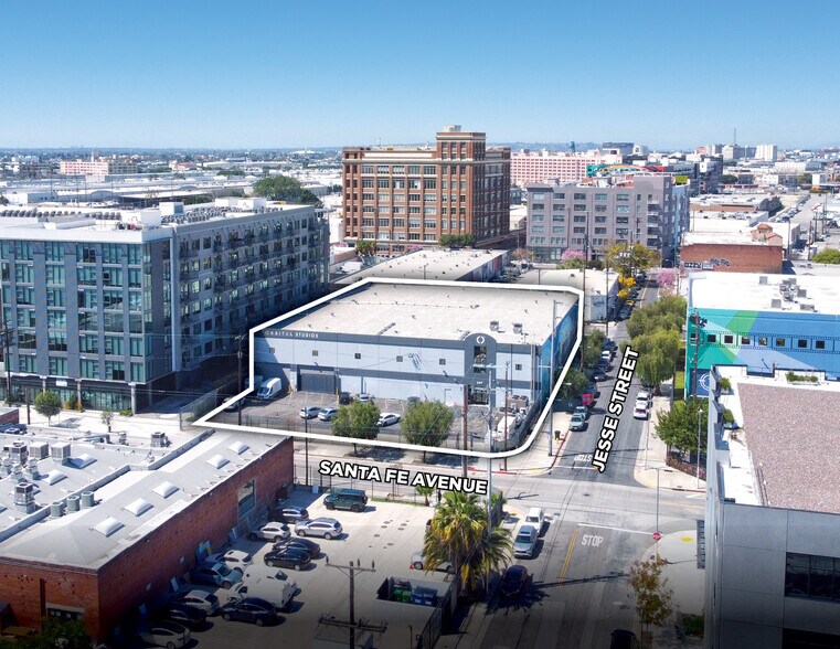 667 Santa Fe Ave, Los Angeles, CA à louer - Photo de l’immeuble – Image 1 sur 10