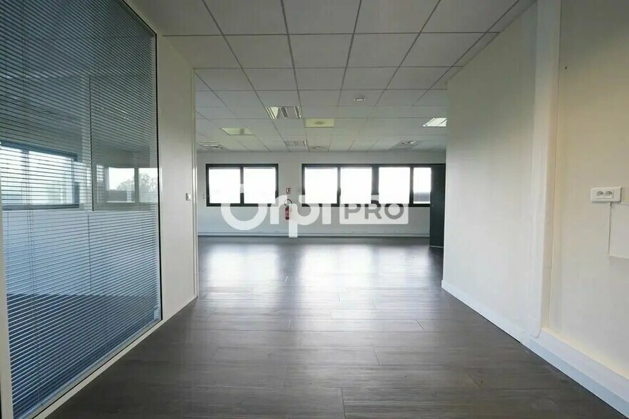 Bureau dans Saint-Priest à louer - Photo intérieure – Image 1 sur 7
