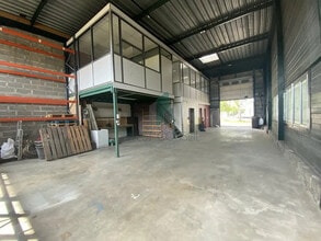 Local d’activités dans Le Plessis-Bouchard à louer Photo de l’immeuble– Image 1 sur 3