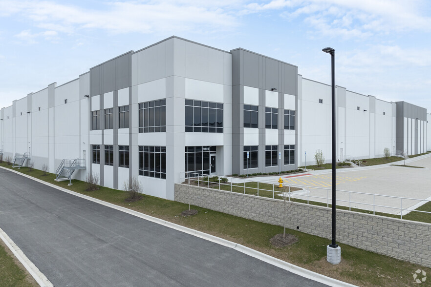 9150 W 55th St, McCook, IL à louer - Photo de l’immeuble – Image 3 sur 6