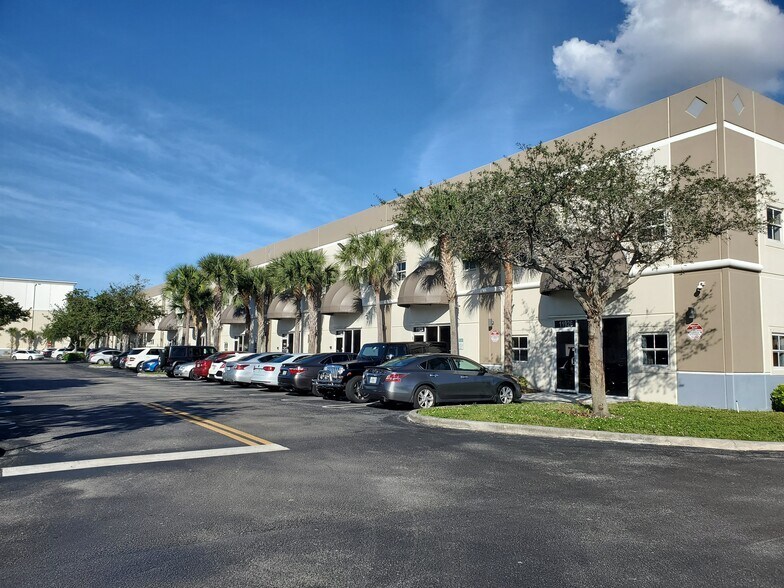 12062-12090 Miramar Pky, Miramar, FL à louer - Photo de l’immeuble – Image 3 sur 4
