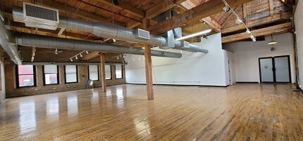 1100 W Cermak Rd, Chicago, IL à louer Photo intérieure– Image 2 sur 9