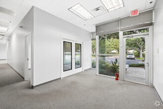 7300-7356 Greenbriar Pky, Orlando, FL à louer Photo intérieure– Image 2 sur 7