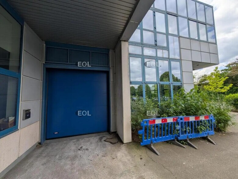 Local d’activités dans Fresnes à louer - Photo de l’immeuble – Image 3 sur 5