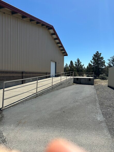 3048 SW High Desert Dr, Prineville, OR à louer - Photo de l’immeuble – Image 2 sur 7