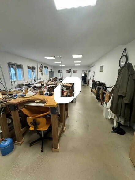 Local d’activités dans Montreuil à louer - Photo de l’immeuble – Image 3 sur 4