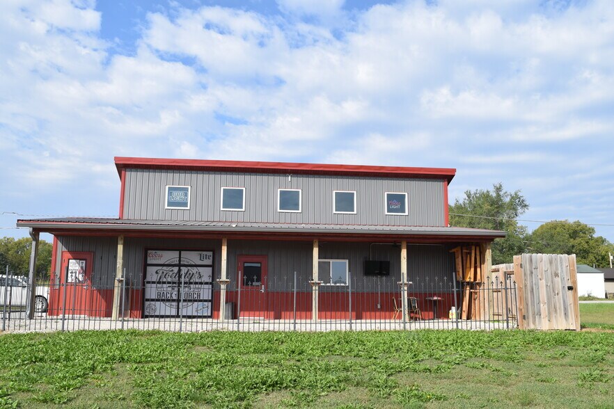 26192 NE Neosho Rd, Garnett, KS à louer - Photo de l’immeuble – Image 2 sur 16