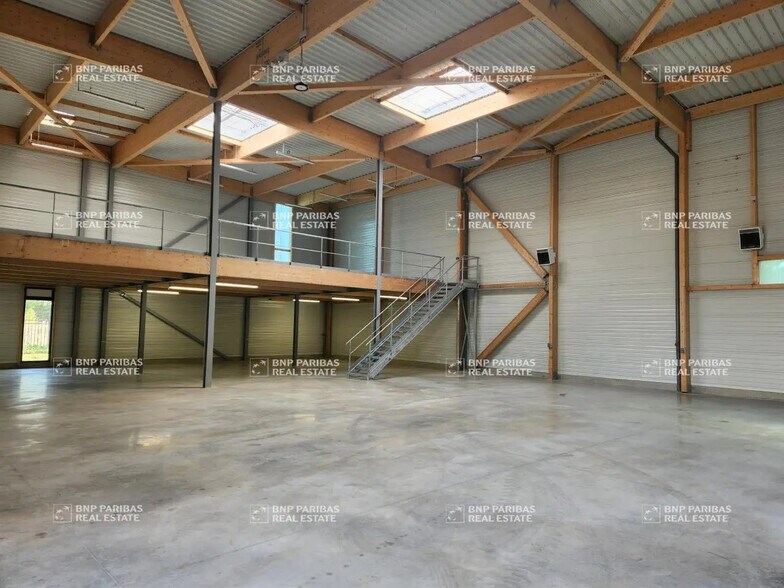 Local d’activités dans CHANTELOUP-EN-BRIE à louer - Photo de l’immeuble – Image 3 sur 19