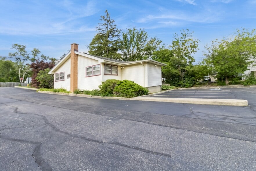 217 55th St, Clarendon Hills, IL à vendre - Photo de l’immeuble – Image 1 sur 11
